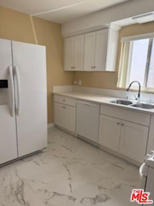Building Photo - 343 S Elm Dr