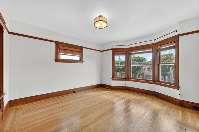 Foto del edificio - Charming Sunset Home with Hardwood Floors ...