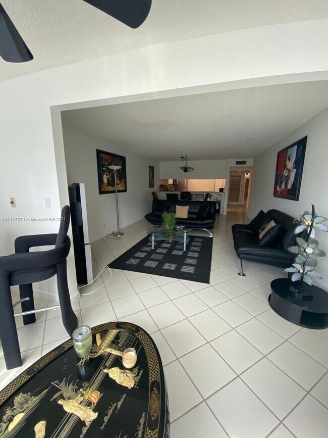 Foto del edificio - 8040 Hampton Blvd