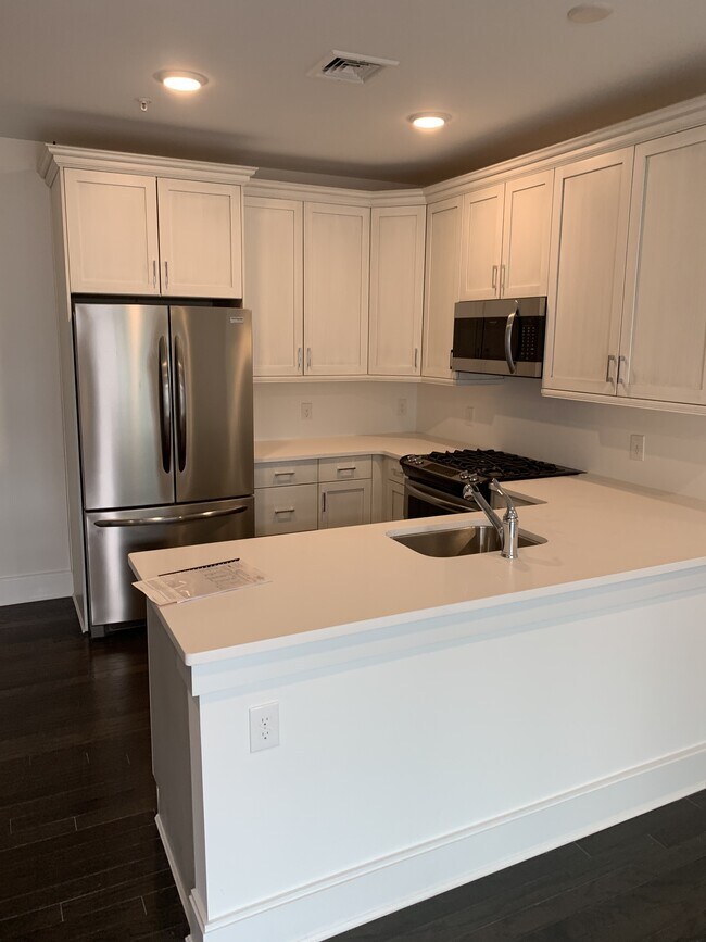 Building Photo - 522 Marina Pointe Dr