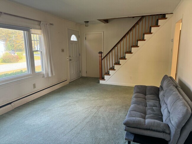 Foto del edificio - 5 Bedroom 2 Bathroom Home in Idyllic Neighborhood