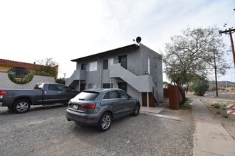 Building Photo - 152 E 21st St