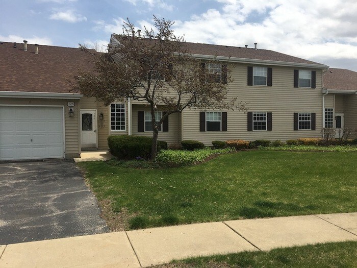 Primary Photo - 126 Gant Circle Unit E Streamwood, IL 60107