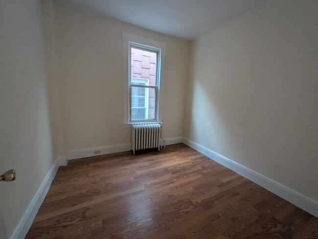 Building Photo - 559 65th St