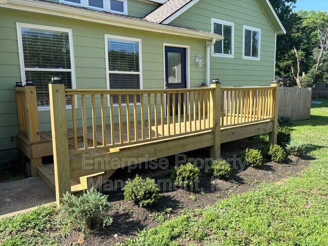 Building Photo - 6843 Autumnhill Ln