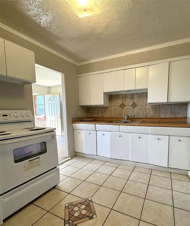 Foto del edificio - 17 NW 25th St