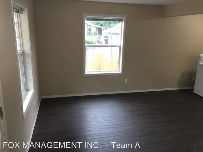 Foto del edificio - 6130-6132 SE 128th Ave