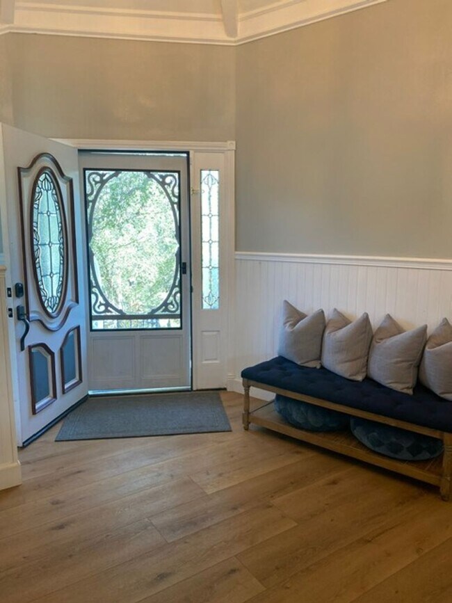 Foto del edificio - 3 Bedroom- 2.5 Bathroom plus loft and more...