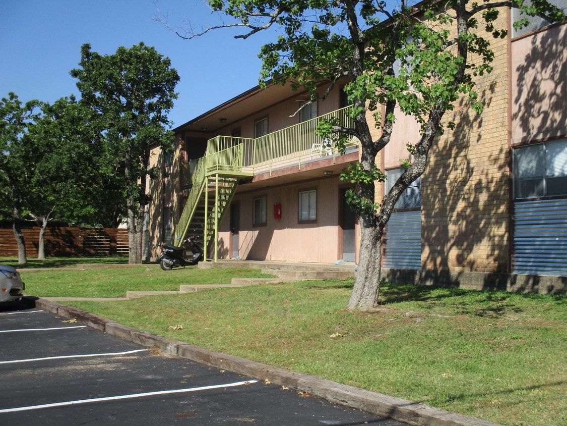 Primary Photo - 3510 Finfeather Rd