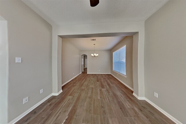 Foto del edificio - 3202 Stoneydale Ln