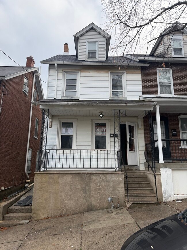 Building Photo - 526 Selfridge St