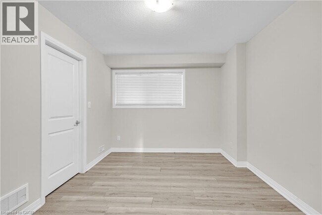 Building Photo - 35 Sportsman Hill St