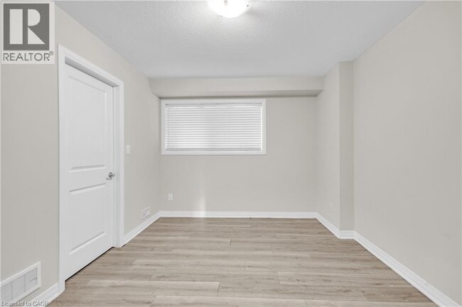 Photo du bâtiment - 35 Sportsman Hill St