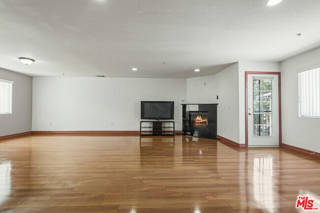 Foto del edificio - 1559 W 207th St