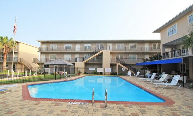 Building Photo - 200 W Sunny Isle Dr