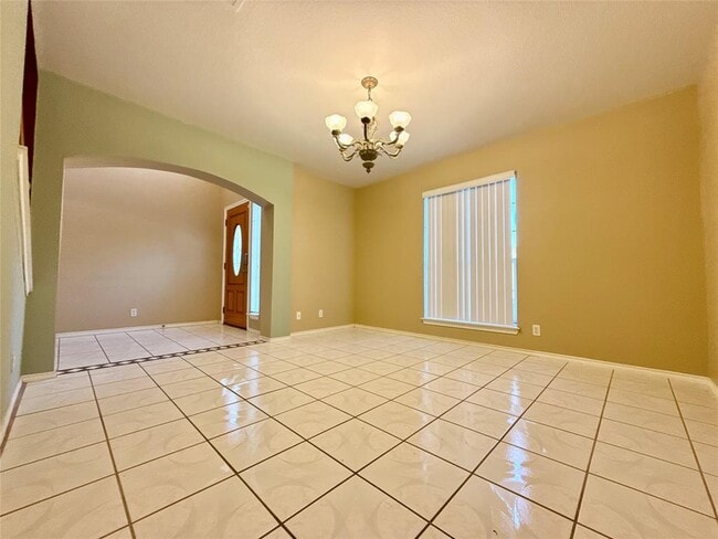 Building Photo - 13720 Greinert Dr