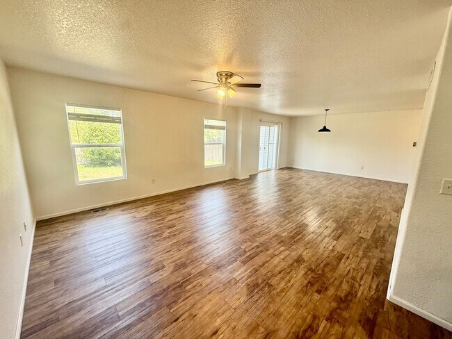 Foto del edificio - 1912 Dove Creek Cir
