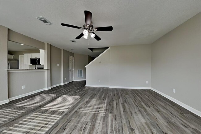 Foto del edificio - 8411 Misty Prairie Ln