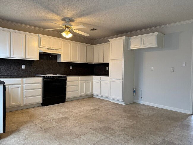 Building Photo - 2214 Cherry Creek Cir