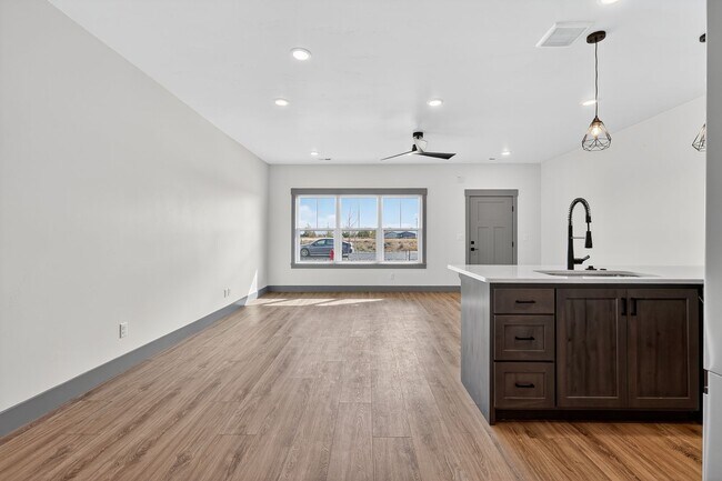 Foto del edificio - BRAND NEW TOWNHOME IN AMMON IDAHO 3 BED2.5...