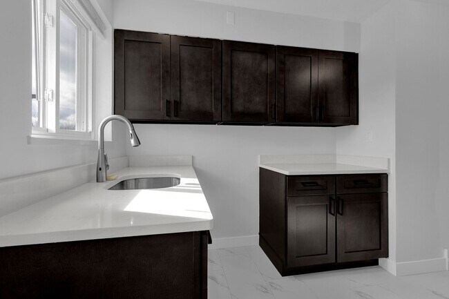 Building Photo - 1613 3rd St