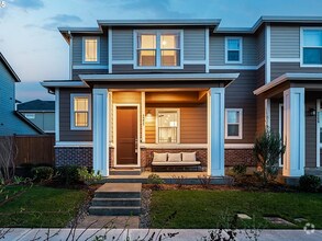 Building Photo - 7771 SE Roaring Ln