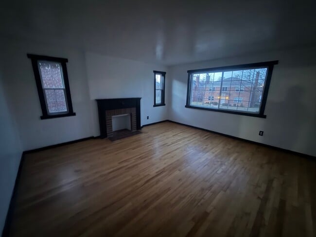 Building Photo - 1465 W 7th Ave