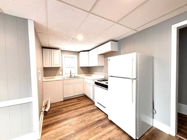 Building Photo - 48 Howes St