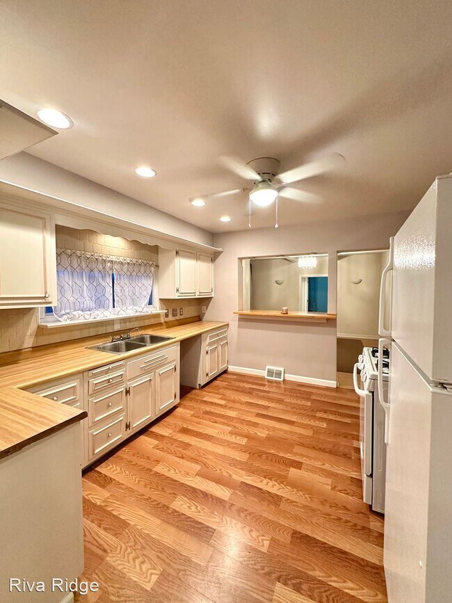 Building Photo - 4 br, 2 bath House - 1075 Steuben Street U...