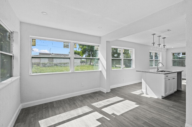 Building Photo - 3040 NW 8th Pl