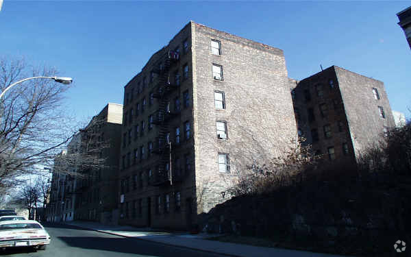 Primary Photo - 1344 University Ave