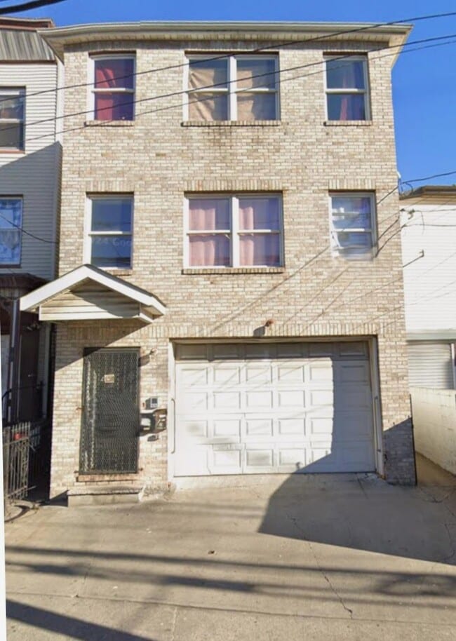 Building Photo - 158 Tonnele Ave