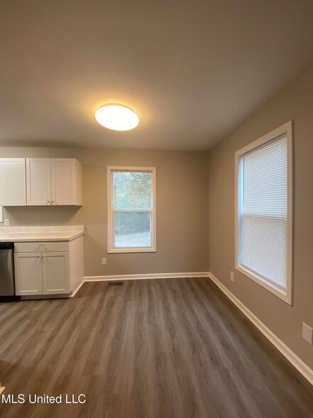 Foto del edificio - 117 Interstate Farm Rd