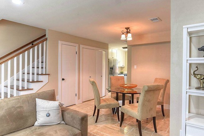 Foto del edificio - 8872 Kempwood Dr