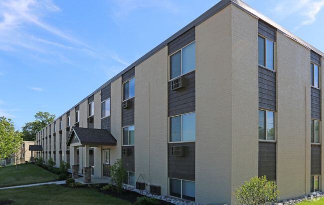 Exterior View - Champion Club Apartments