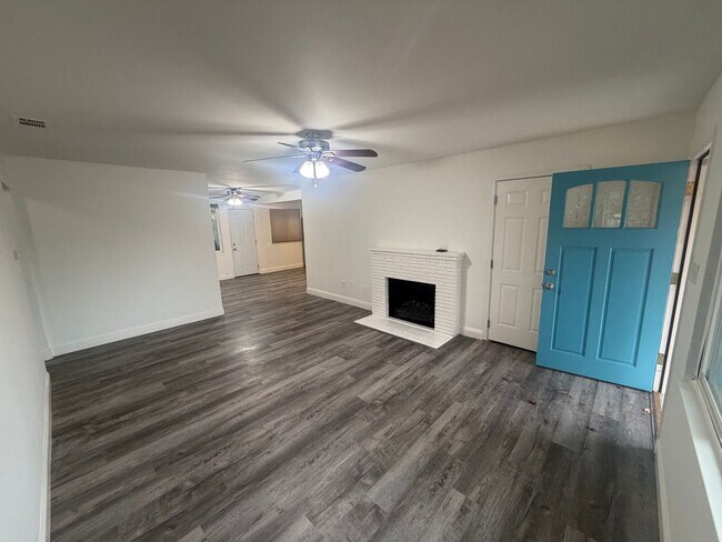 Foto del edificio - 3 Bedroom | 1 Bathroom | Home in Sacramento