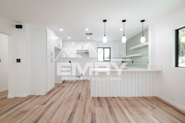 Foto del edificio - Amazing Deal 3 Bed 2 Bath House 1/2 Month ...