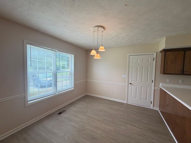 Building Photo - 406 Hazelwood Dr