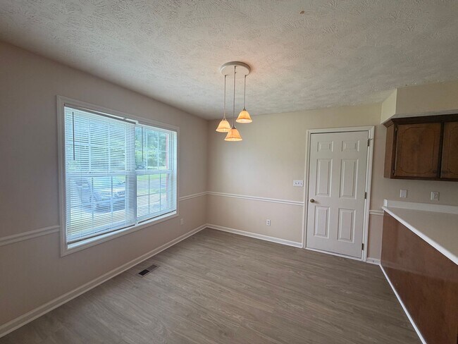 Foto del edificio - 406 Hazelwood Dr