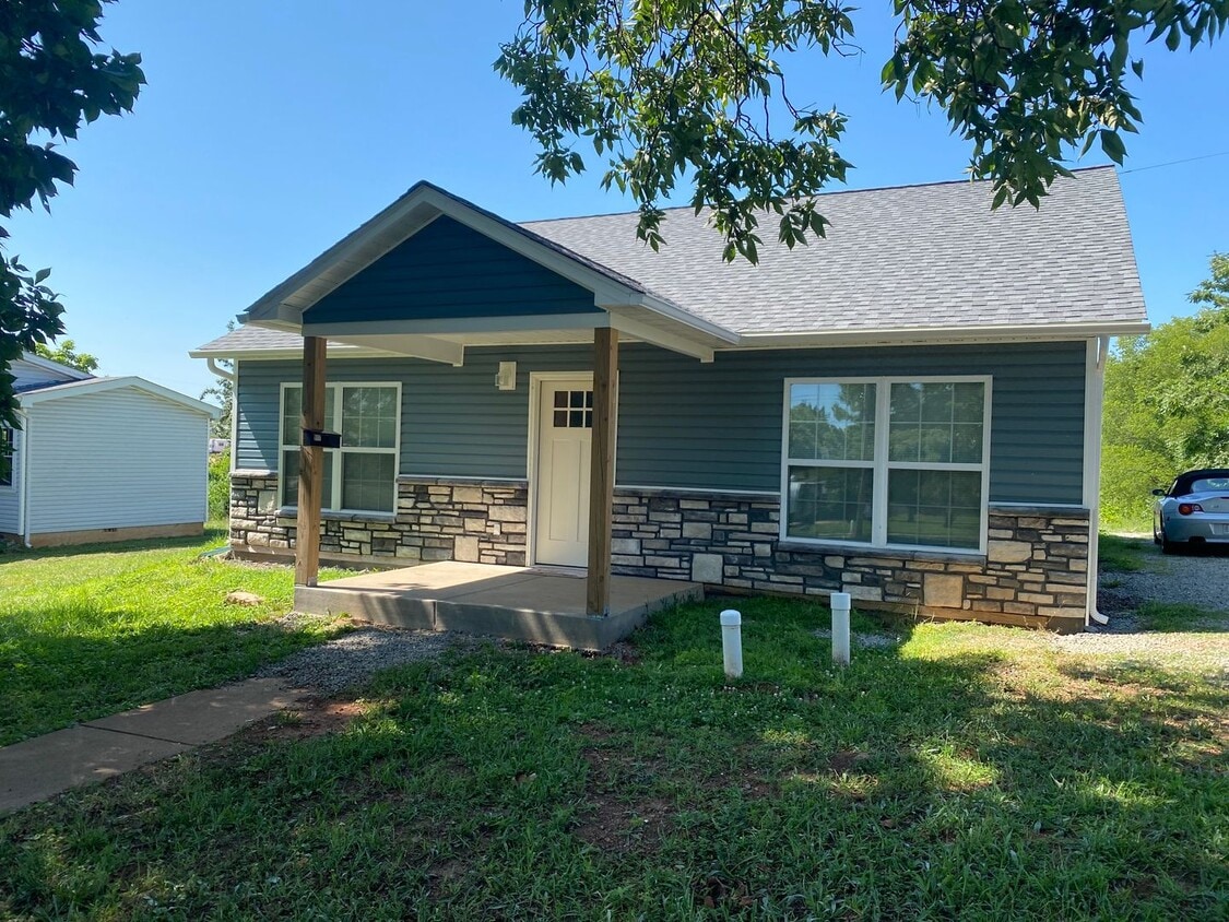 Primary Photo - 2-Bed 2-Bath House in Farmington