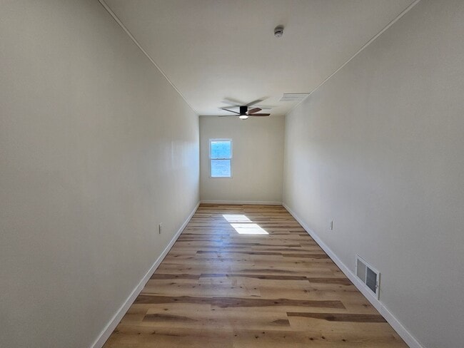 Building Photo - Newly updated 1 bedroom 1 bath apartment f...