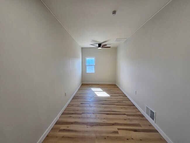 Foto del edificio - Newly updated 1 bedroom 1 bath apartment f...
