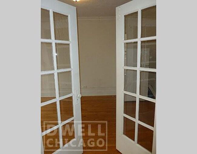Foto del edificio - 2733 N Milwaukee Ave