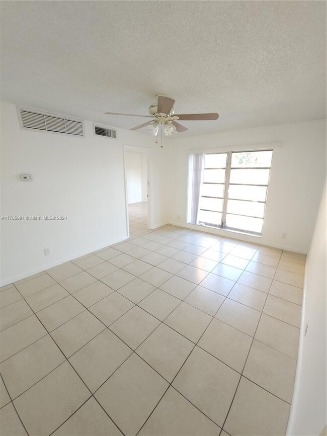 Foto del edificio - 4505 Treehouse Ln