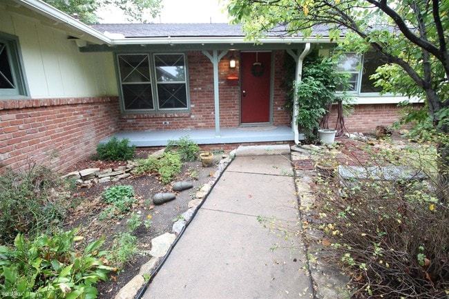 Building Photo - 9100 W Hickory Ln