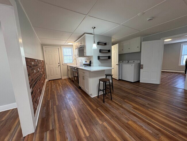 Cocina y lavandería dentro de la unidad - 84 Quinapoxet St