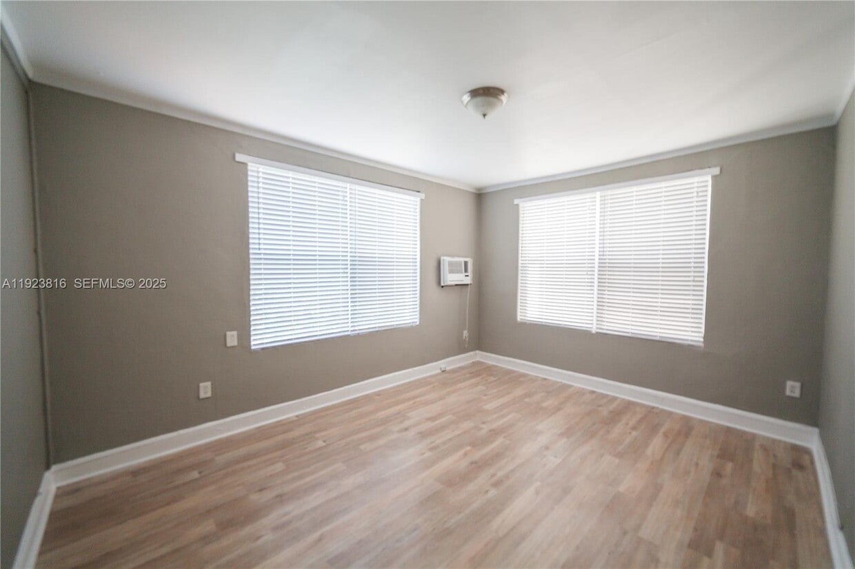 Primary Photo - 119 Menores Ave