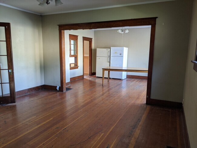 Foto del edificio - 1055 E Isaacs Ave