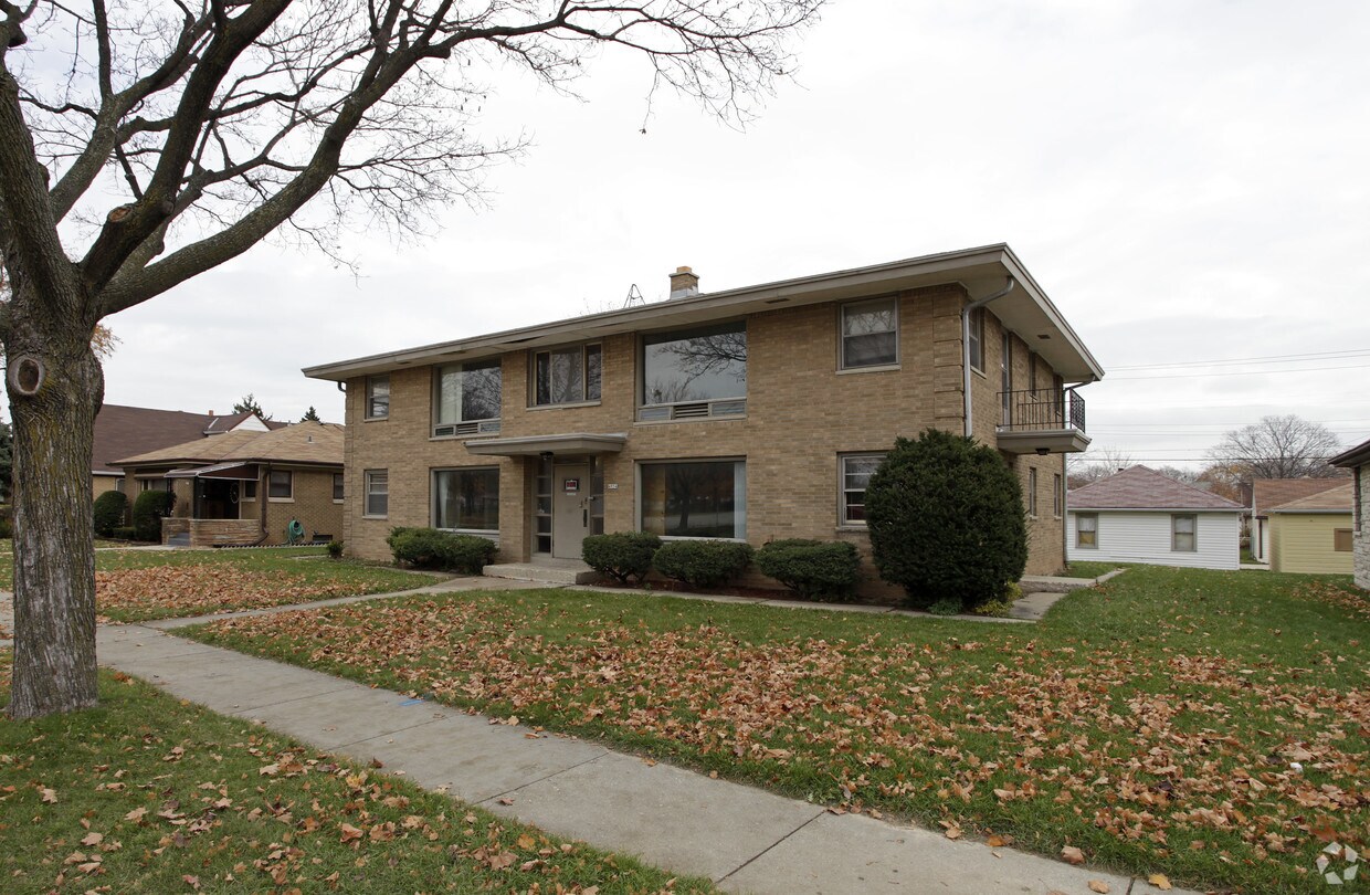 Building Photo - 4954 N 68th St