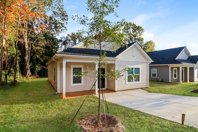 Foto del edificio - 6202 Hunter Ave, Charlotte, NC